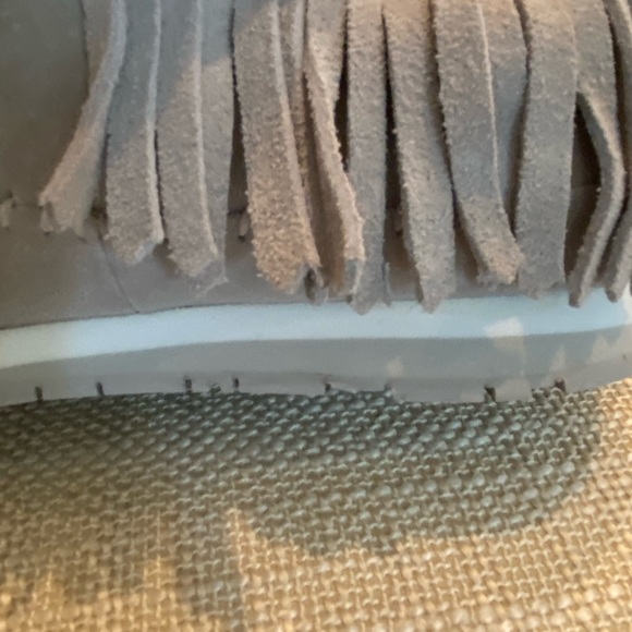Rubber Duck Womens Light Gray Suede Casual Shoes w Fringe /Suede Laces / Size 7 - Picture 7 of 12